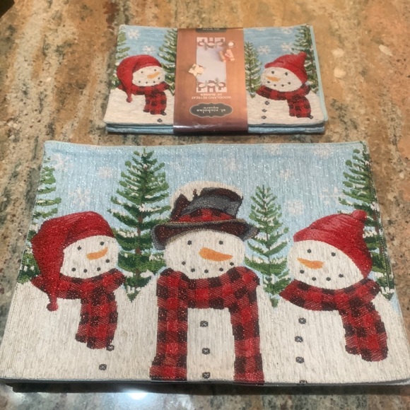 St Nicholas Square Winter Table Runner and Placemats Set - Picture 2 of 5